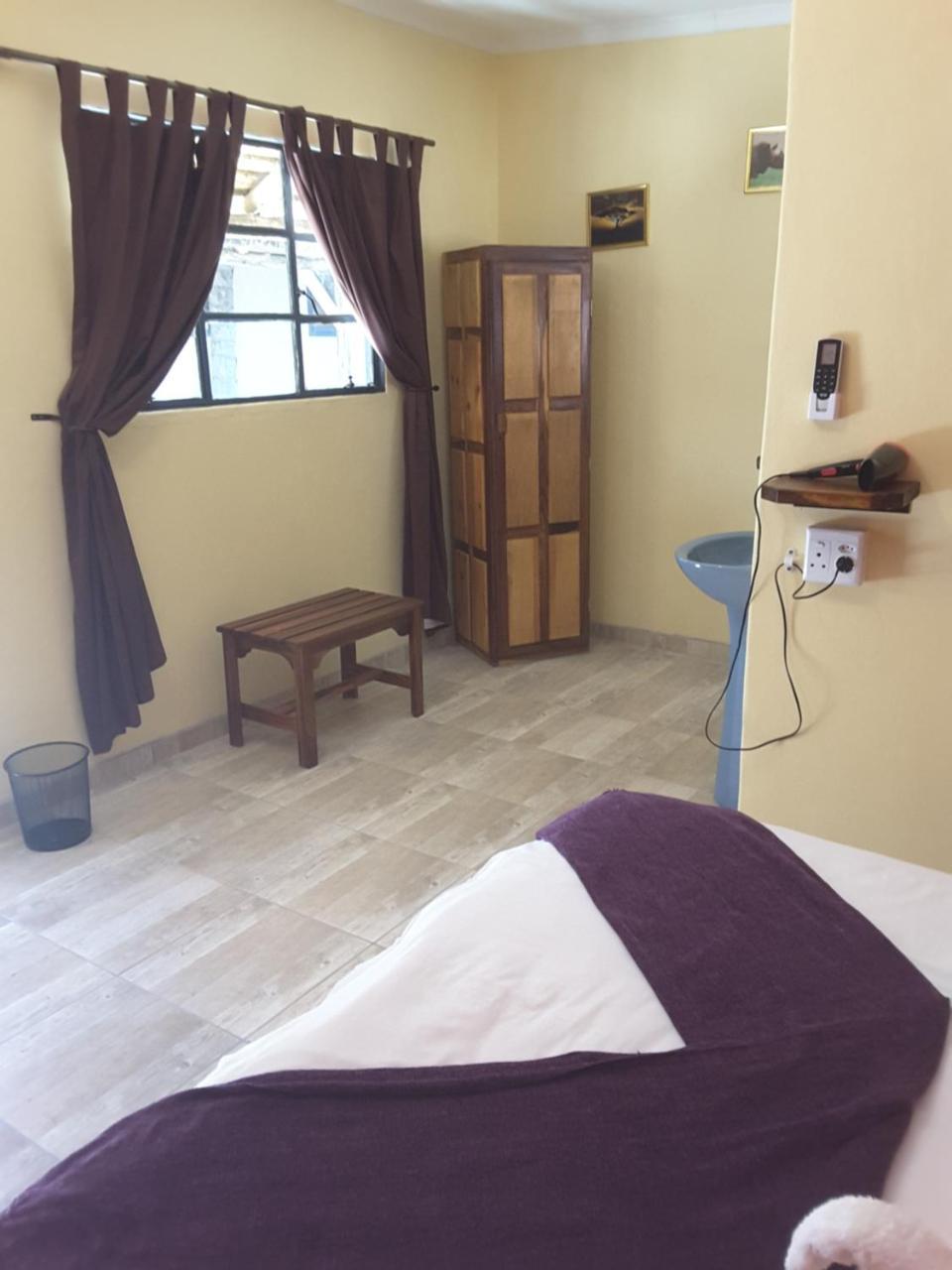 Melissa'S Guest House Kamanjab Dış mekan fotoğraf